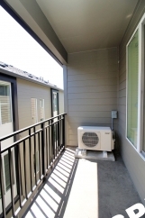 **RENT SPECIAL**Sleek, Contemporary & Modern Living in the Heart of Sellwood!