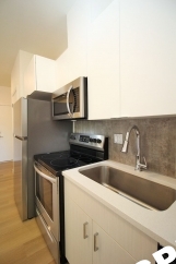 **RENT SPECIAL**Sleek, Contemporary & Modern Living in the Heart of Sellwood!
