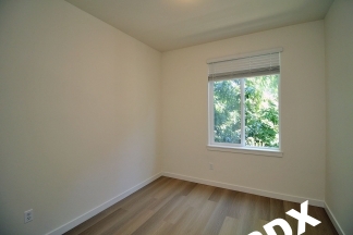 **RENT SPECIAL**Sleek, Contemporary & Modern Living in the Heart of Sellwood!