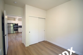 **RENT SPECIAL**Sleek, Contemporary & Modern Living in the Heart of Sellwood!