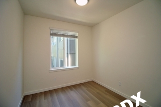 **RENT SPECIAL**Sleek, Contemporary & Modern Living in the Heart of Sellwood!