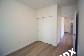 **RENT SPECIAL**Sleek, Contemporary & Modern Living in the Heart of Sellwood!