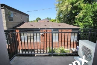 **RENT SPECIAL**Sleek, Contemporary & Modern Living in the Heart of Sellwood!