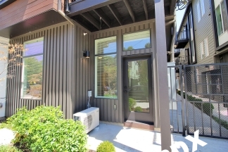 *RENT SPECIAL* Sleek, Contemporary & Modern Living in the Heart of Sellwood!