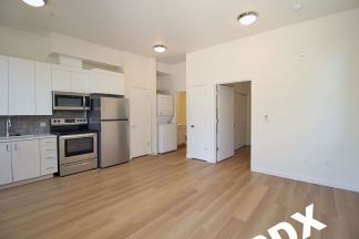 *RENT SPECIAL* Sleek, Contemporary & Modern Living in the Heart of Sellwood!