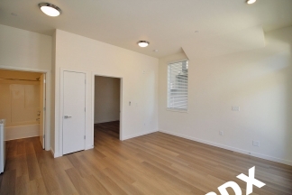 *RENT SPECIAL* Sleek, Contemporary & Modern Living in the Heart of Sellwood!
