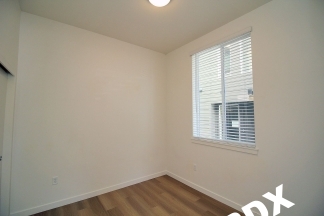 *RENT SPECIAL* Sleek, Contemporary & Modern Living in the Heart of Sellwood!