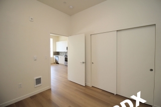 *RENT SPECIAL* Sleek, Contemporary & Modern Living in the Heart of Sellwood!