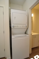 *RENT SPECIAL* Sleek, Contemporary & Modern Living in the Heart of Sellwood!