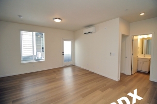 **RENT SPECIAL**Sleek, Contemporary & Modern Living in the Heart of Sellwood!