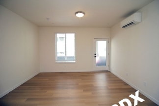 **RENT SPECIAL**Sleek, Contemporary & Modern Living in the Heart of Sellwood!