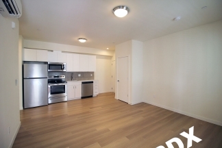 **RENT SPECIAL**Sleek, Contemporary & Modern Living in the Heart of Sellwood!