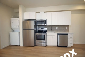 **RENT SPECIAL**Sleek, Contemporary & Modern Living in the Heart of Sellwood!