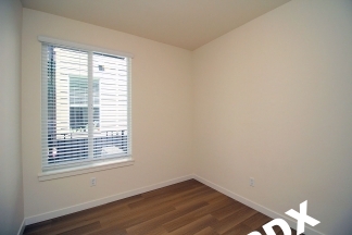**RENT SPECIAL**Sleek, Contemporary & Modern Living in the Heart of Sellwood!