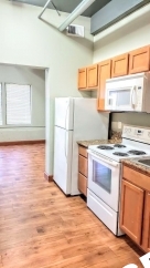 Trendy Apartment Home Conveniently next to MAX