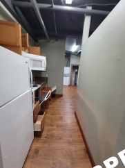 Trendy Apartment Home Conveniently next to MAX