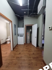 Trendy Apartment Home Conveniently next to MAX