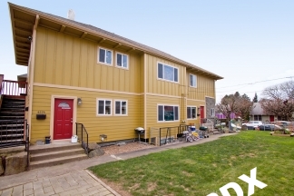 1000 Sq Ft 2 Bedroom Unit between Happening Mississippi & Williams Ave!