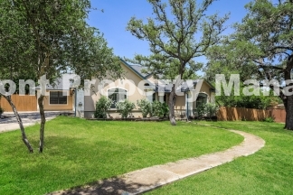 Spacious 5-Bedroom Retreat on Rosemont Way – Your Helotes Haven Awaits!