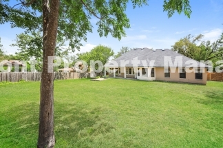 Spacious 5-Bedroom Retreat on Rosemont Way – Your Helotes Haven Awaits!