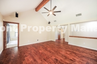 Spacious 5-Bedroom Retreat on Rosemont Way – Your Helotes Haven Awaits!