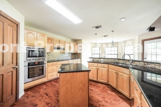 Spacious 5-Bedroom Retreat on Rosemont Way – Your Helotes Haven Awaits!