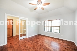 Spacious 5-Bedroom Retreat on Rosemont Way – Your Helotes Haven Awaits!