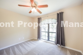 Spacious 5-Bedroom Retreat on Rosemont Way – Your Helotes Haven Awaits!