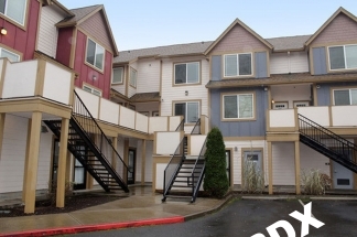 Spacious 2 bedroom, 2 Bath with loft!