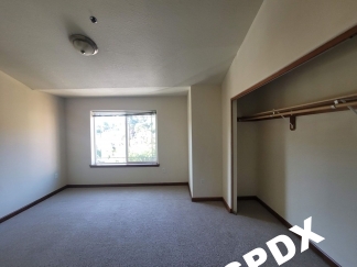 Spacious 2 bedroom, 2 Bath with loft!