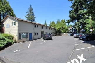 Nicely Updated 2 Bedroom at The Easton Apartments in SE PDX!