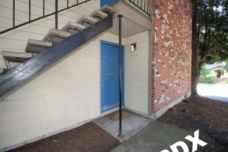 Nicely Updated 2 Bedroom at The Easton Apartments in SE PDX!
