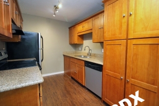 Nicely Updated 2 Bedroom at The Easton Apartments in SE PDX!