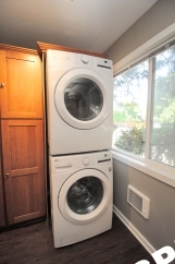 Nicely Updated 2 Bedroom at The Easton Apartments in SE PDX!