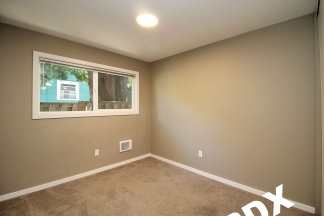 Nicely Updated 2 Bedroom at The Easton Apartments in SE PDX!