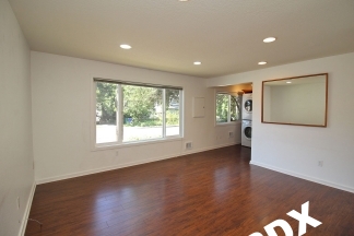 Nicely Updated 2 Bedroom at The Easton Apartments in SE PDX!