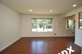 Nicely Updated 2 Bedroom at The Easton Apartments in SE PDX!