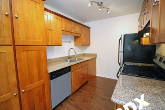 Nicely Updated 2 Bedroom at The Easton Apartments in SE PDX!