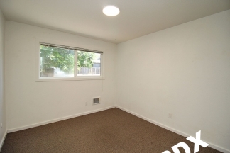Nicely Updated 2 Bedroom at The Easton Apartments in SE PDX!