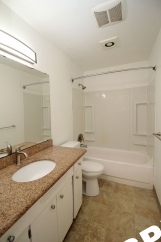 Nicely Updated 2 Bedroom at The Easton Apartments in SE PDX!