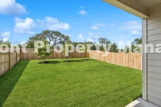 Spacious 4-Bedroom Oasis in San Antonio with 2.5 Baths and 2223 Sq Ft of Comfort!