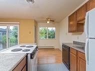 Close In SE 2 Bedroom Apartment Home near SE Division and Reed College