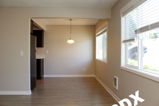 Charming Updated Belmont/Hawthorne 2 Bedroom