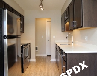 Charming Updated Belmont/Hawthorne 2 Bedroom