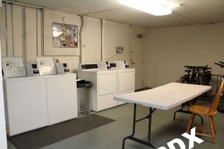 Charming Updated Belmont/Hawthorne 2 Bedroom