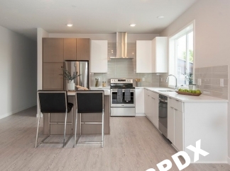 Fabulous Upgraded 2 Bedroom Apartment in Overlook!