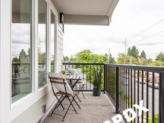 Fabulous Upgraded 2 Bedroom Apartment in Overlook!