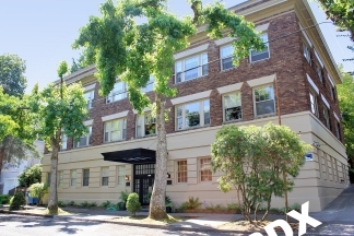Portland Heights 1 Bedroom in Stately 1923 Building – Fantastic Location!