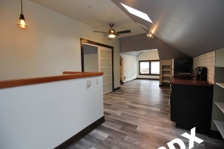 1 MO FREE SUMMER RENT SPECIAL - Top Floor Loft-Style 1bd++Den Updated Apartment in Historic NW District Building