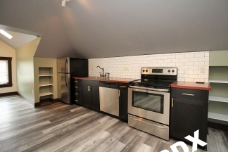 1 MO FREE SUMMER RENT SPECIAL - Top Floor Loft-Style 1bd++Den Updated Apartment in Historic NW District Building